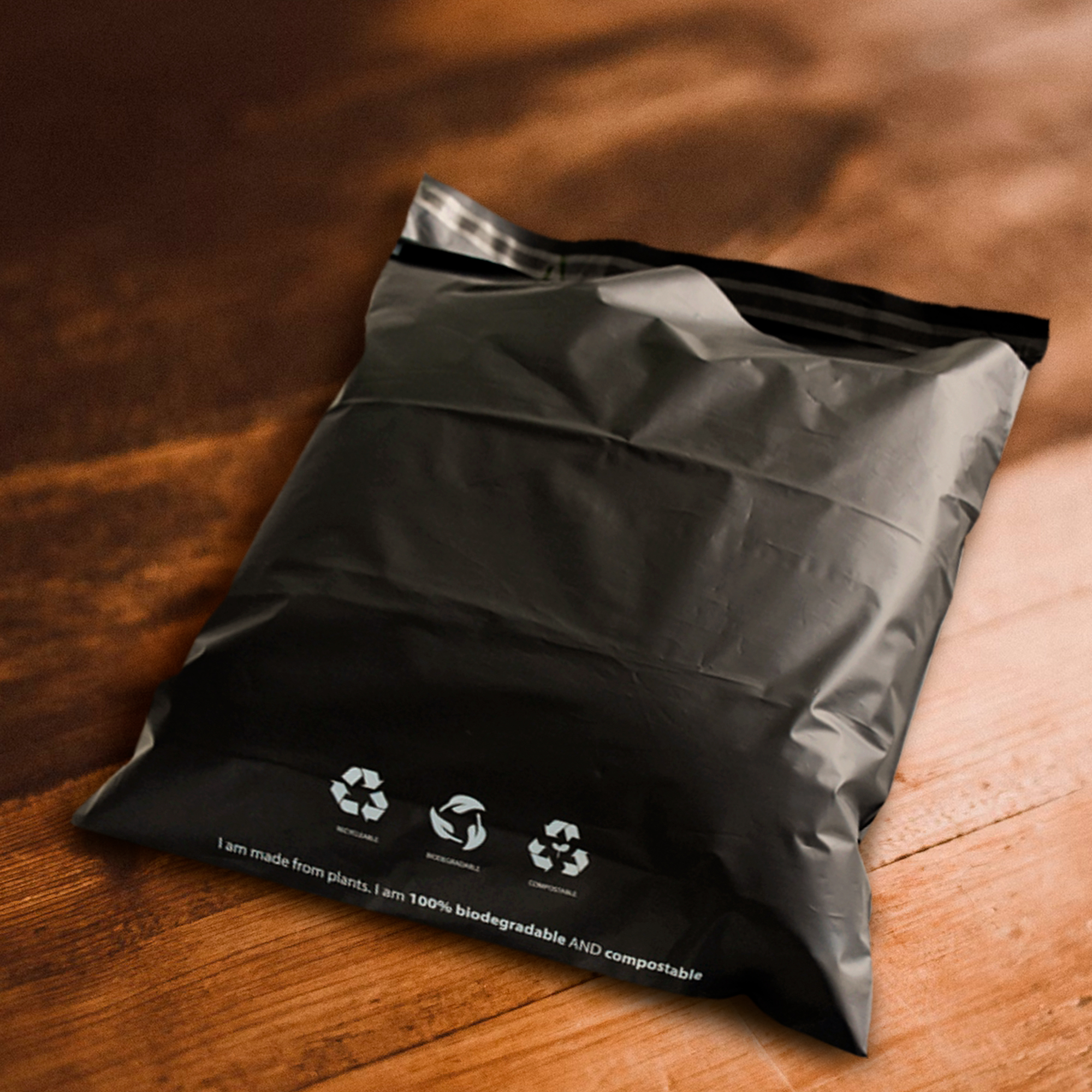 Schwarze kompostierbare Versandtaschen