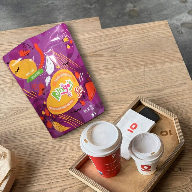 Verpackung aus recycelten Plastiktüten für gefriergetrocknete Bio-Früchte